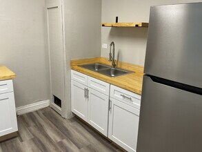 314 Hollenbeck Ave in San Antonio, TX - Foto de edificio - Building Photo