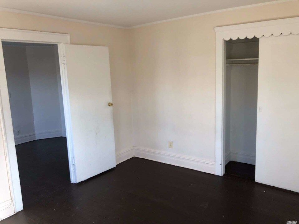 210 Pearl St-Unit -2L in Lawrence, NY - Building Photo