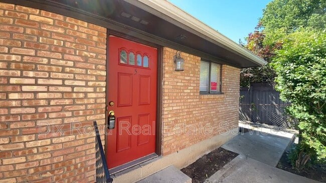 property at 5 N Sutphin St