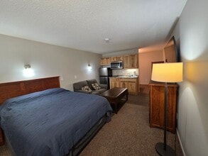 590 Spruce St, Unit 100 in Rapid City, SD - Building Photo - Building Photo