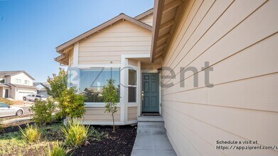 1960 Dogwood Dr in Santa Rosa, CA - Building Photo - Building Photo
