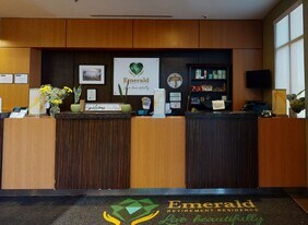 Emerald Retirement Residence in Niagara Falls, ON - Building Photo
