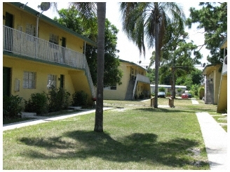 Val Apartments in Vero Beach, FL - Building Photo