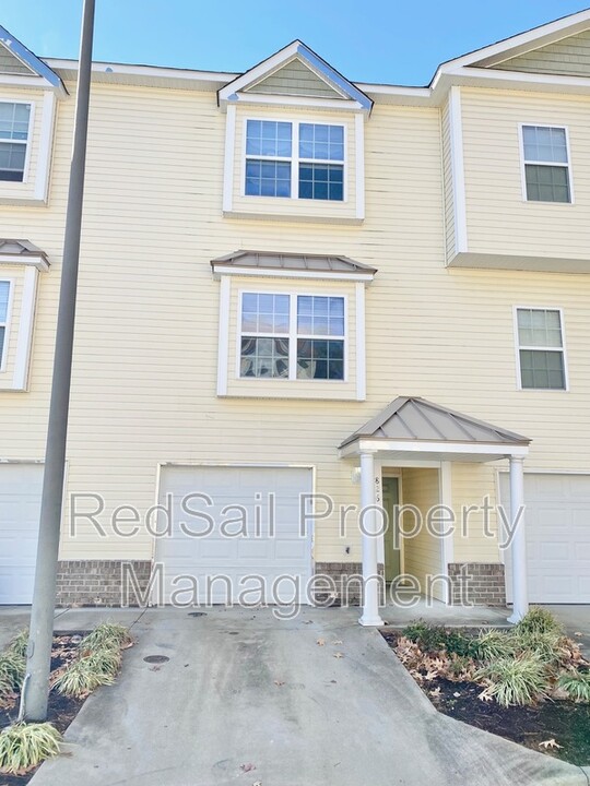 826 Skelton Wy in Newport News, VA - Building Photo