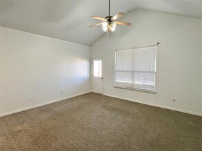 62 N Highland Dr in Sanger, TX - Building Photo - Building Photo