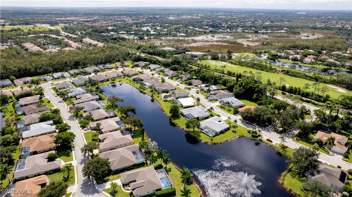 23496 Olde Meadowbrook Cir in Bonita Springs, FL - Foto de edificio