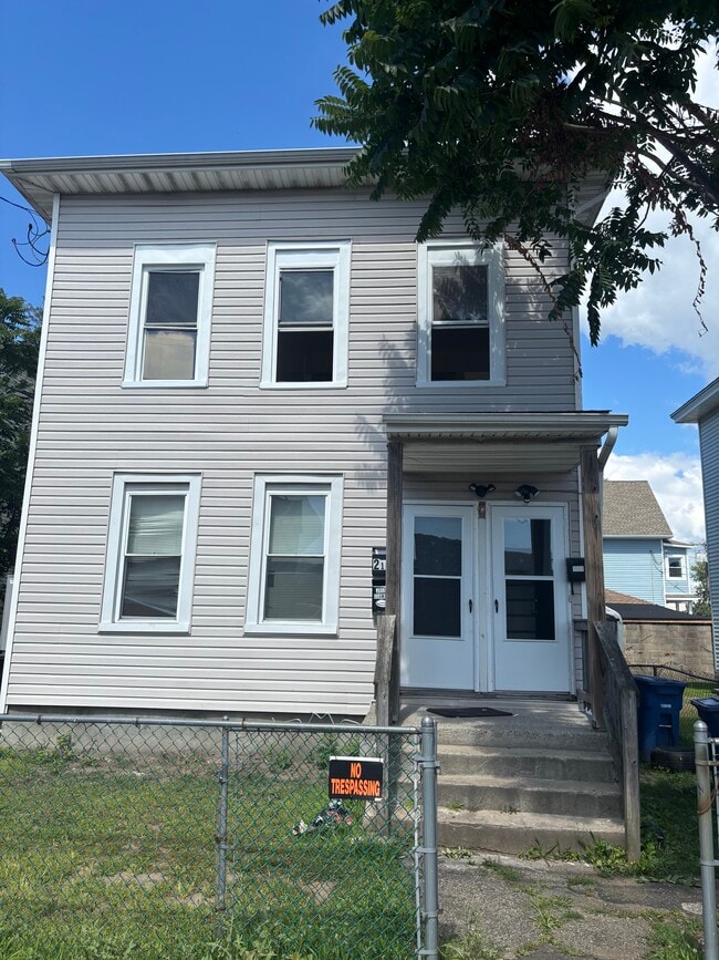 219 Newfield Ave, Unit 219 Newfield av