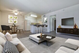 Mariners Place in Oxnard, CA - Building Photo - Building Photo