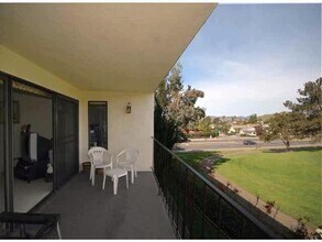 17647 Pomerado Rd in San Diego, CA - Building Photo - Building Photo