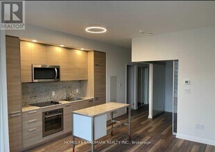 75 Canterbury Pl in Toronto, ON - Building Photo - Building Photo