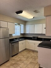 15550 Riverdale Ave E in Baton Rouge, LA - Foto de edificio - Building Photo