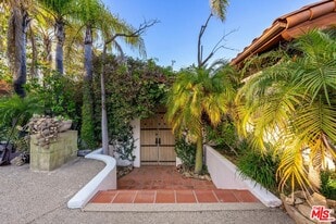 20333 Reigate Rd in Topanga, CA - Building Photo