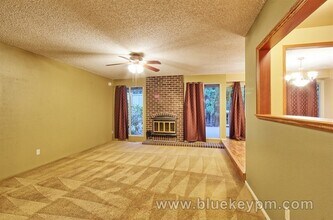 5500 NW Ridgemoor Ct in Portland, OR - Building Photo - Building Photo