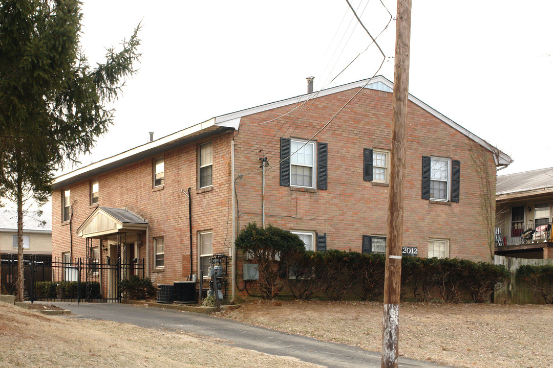 2012 Terril Ln in Louisville, KY - Foto de edificio