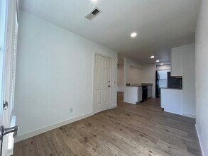 204 NW J St in Bentonville, AR - Building Photo - Building Photo