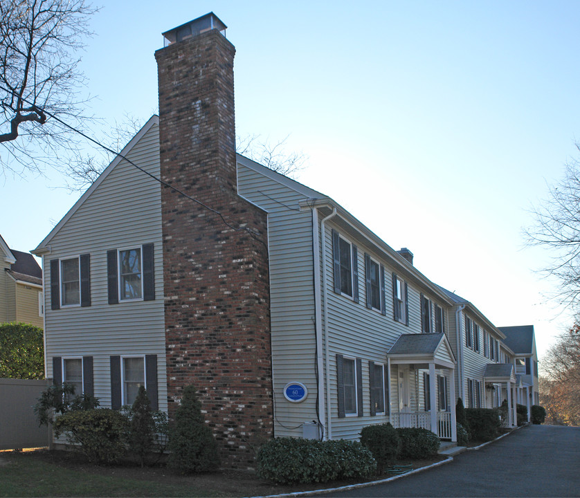 60 Lafayette Pl in Greenwich, CT - Building Photo