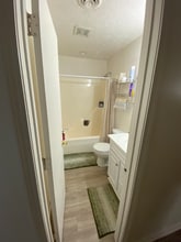 1201 Clement St, Unit Apartment E in Radford, VA - Foto de edificio - Building Photo