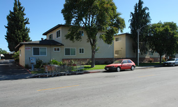 3549 Agate Dr in Santa Clara, CA - Foto de edificio - Building Photo