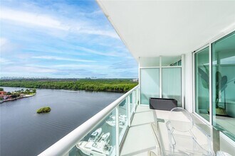 400 Sunny Isles Blvd in Sunny Isles Beach, FL - Building Photo - Building Photo