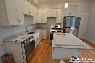 33 Murdock St, Unit 3 in Boston, MA - Building Photo - Building Photo