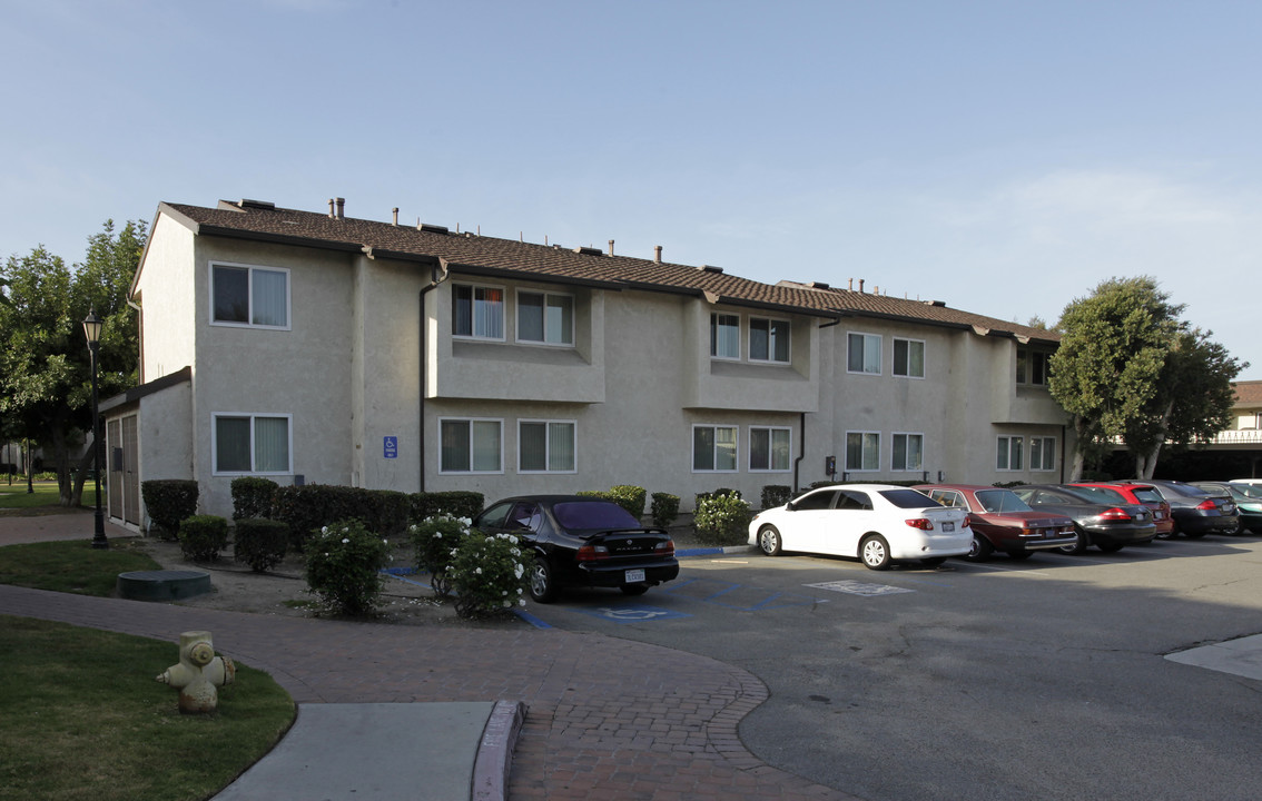 Villa La Jolla Apartments in Placentia, CA - Foto de edificio