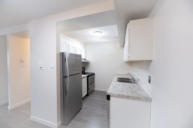 Glenmore Estates in Calgary, AB - Building Photo - Building Photo