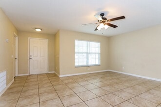 8439 Hawbuck St in Trinity, FL - Foto de edificio - Building Photo