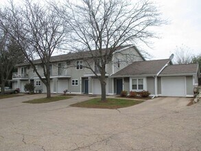 West Side 1 Bedroom Apartments! in Madison, WI - Building Photo - Building Photo