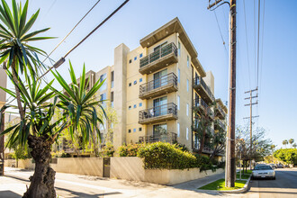 1600 S Westgate Ave in Los Angeles, CA - Building Photo - Primary Photo