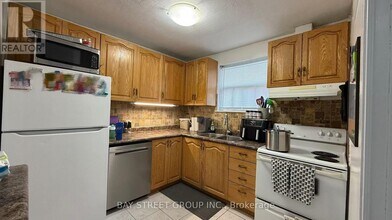 241 Taylor Mills Dr N in Richmond Hill, ON - Building Photo - Building Photo