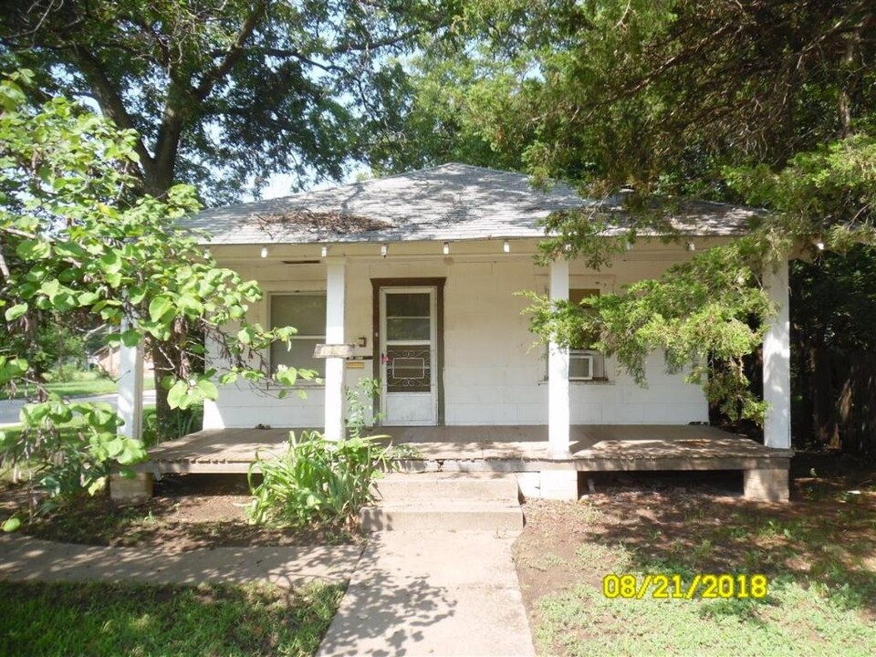 1424 S Springfield St in Stillwater, OK - Foto de edificio