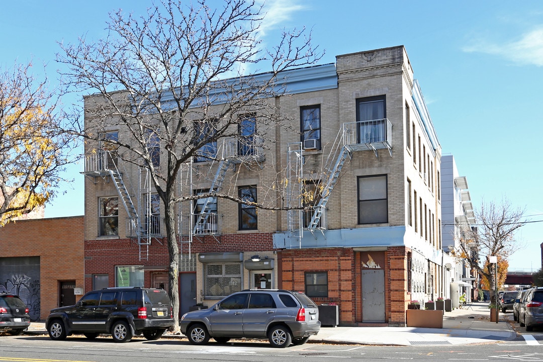 1140-1146 Manhattan Ave in Brooklyn, NY - Building Photo