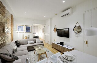 348 W 45th St in New York, NY - Building Photo