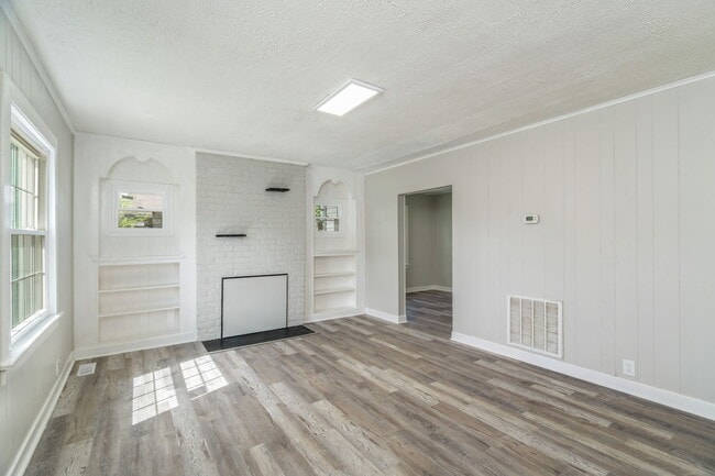 property at 2752 Tarleton Ave