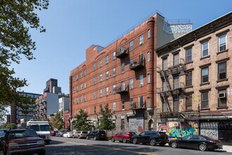 885-889 Park Ave in Brooklyn, NY - Building Photo - Building Photo