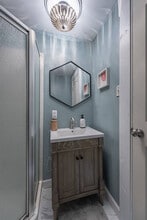 5651 Ridge Ave in Cincinnati, OH - Foto de edificio - Building Photo