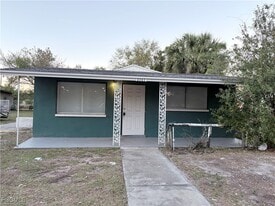 3147 Economy St in Ft. Myers, FL - Building Photo