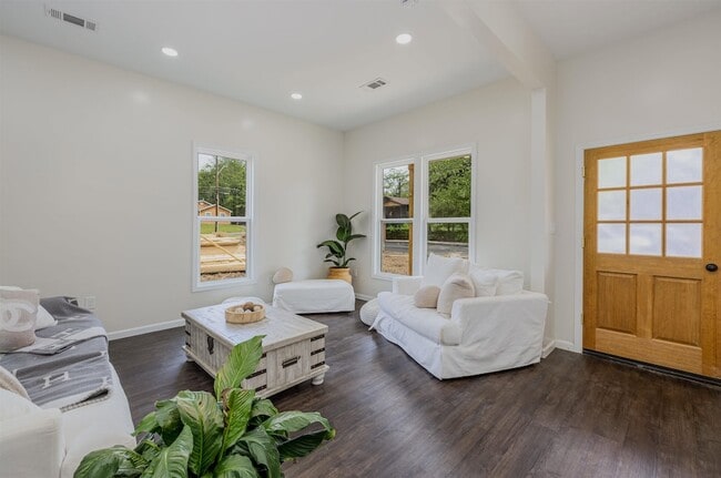 1061 Shaw Pl in Memphis, TN - Building Photo - Building Photo