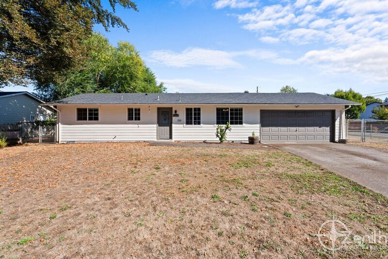 8805 NE 90th Ave in Vancouver, WA - Building Photo