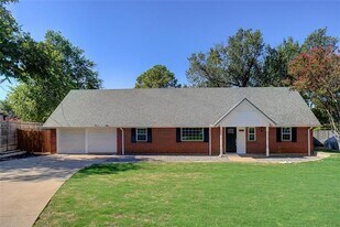 1104 Shady Pine Ct in Bedford, TX - Building Photo