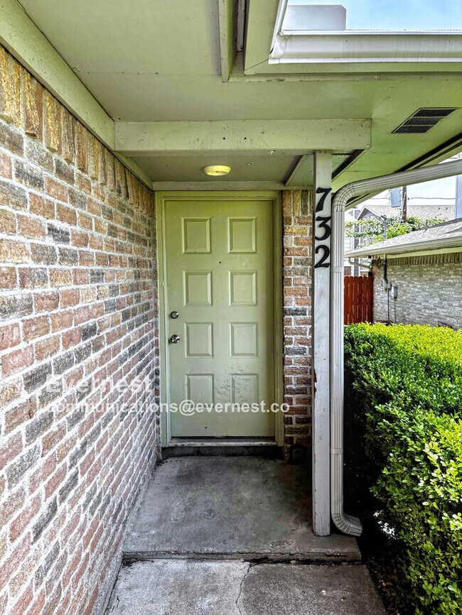 property at 732 Lariat Ln