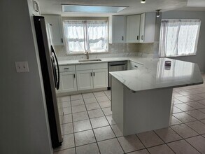 9837 Marlinton Ln in Port Richey, FL - Building Photo - Building Photo