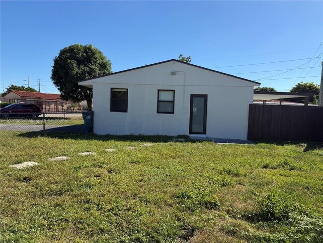 7330 SW 11th St in Miami, FL - Building Photo - Building Photo