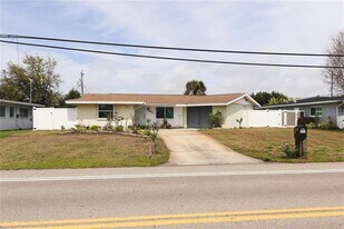 361 Shamrock Blvd in Venice, FL - Building Photo