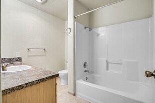 Parkgrove Apartments in Eugene, OR - Building Photo