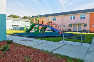 Palmetto Glen in Jacksonville, FL - Building Photo - Building Photo