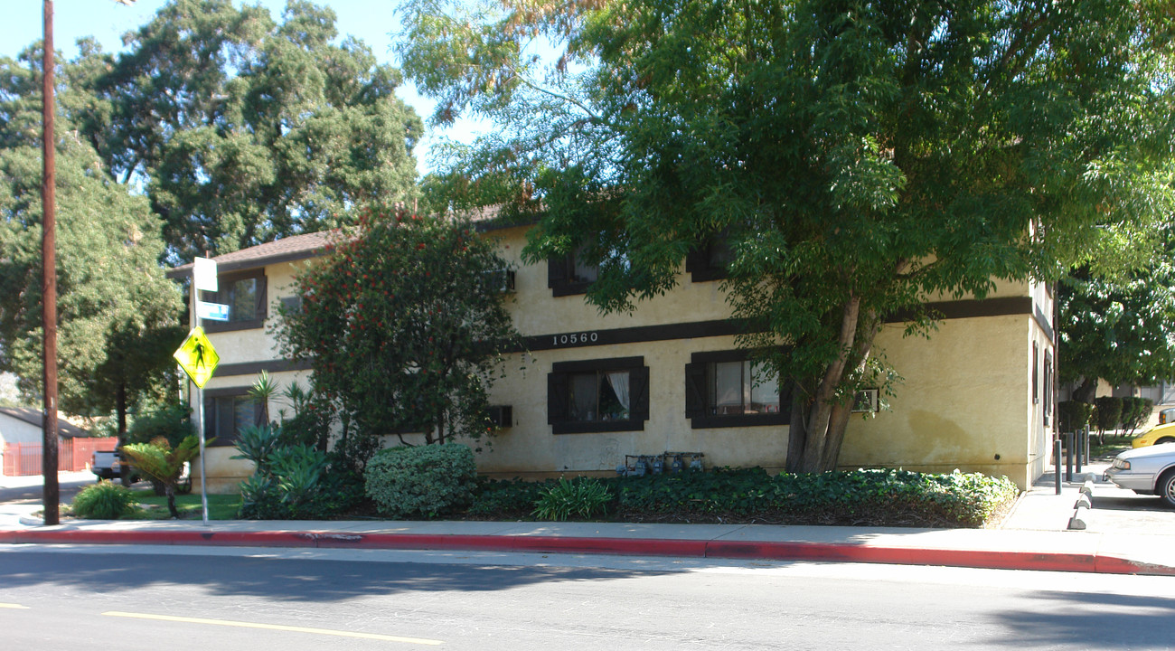 10560 Fenwick St in Sunland, CA - Building Photo