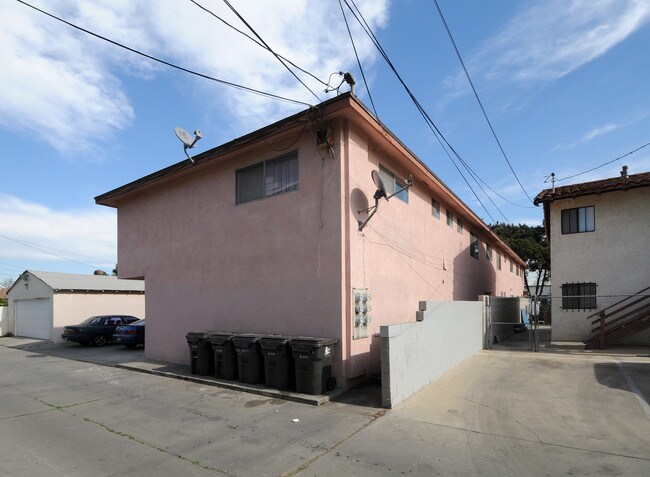 5955 Linden Ave in Long Beach, CA - Building Photo - Building Photo