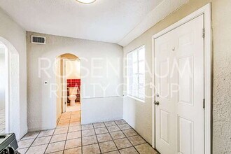 302 W Flores St in Tucson, AZ - Building Photo - Building Photo