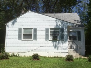 114 S Lee St in Falls Church, VA - Building Photo - Building Photo